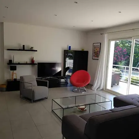 Villa Contemporaine Équipée d'une Piscine Proche de la Plage Villa